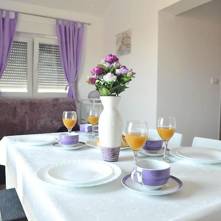 Apartmani Rebecca Vir Exterior foto