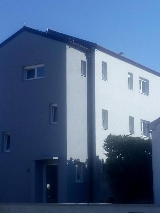 Apartmani Rebecca Vir Exterior foto