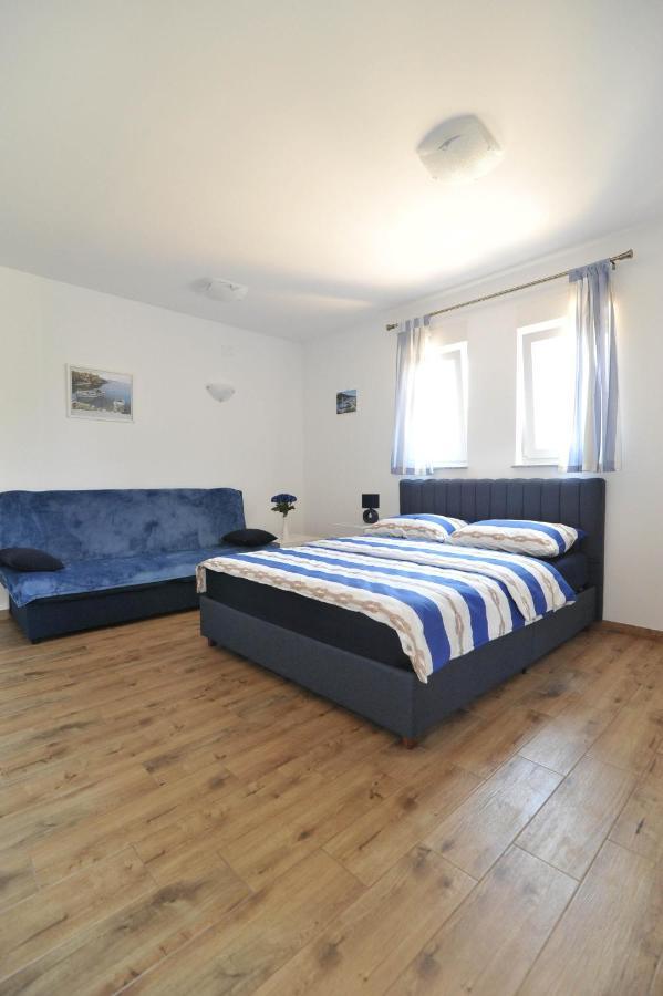 Apartmani Rebecca Vir Exterior foto