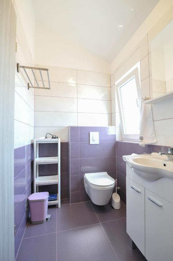 Apartmani Rebecca Vir Exterior foto