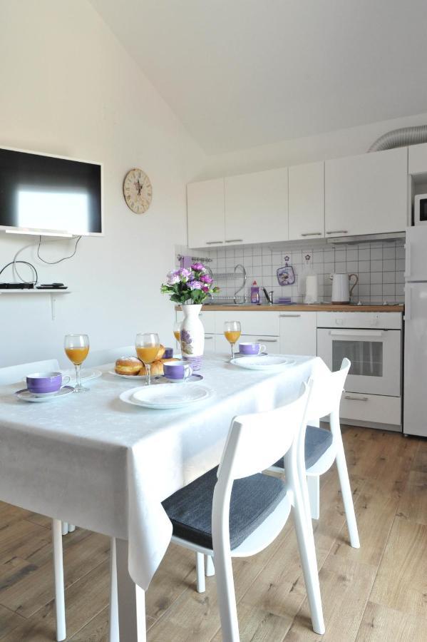 Apartmani Rebecca Vir Exterior foto
