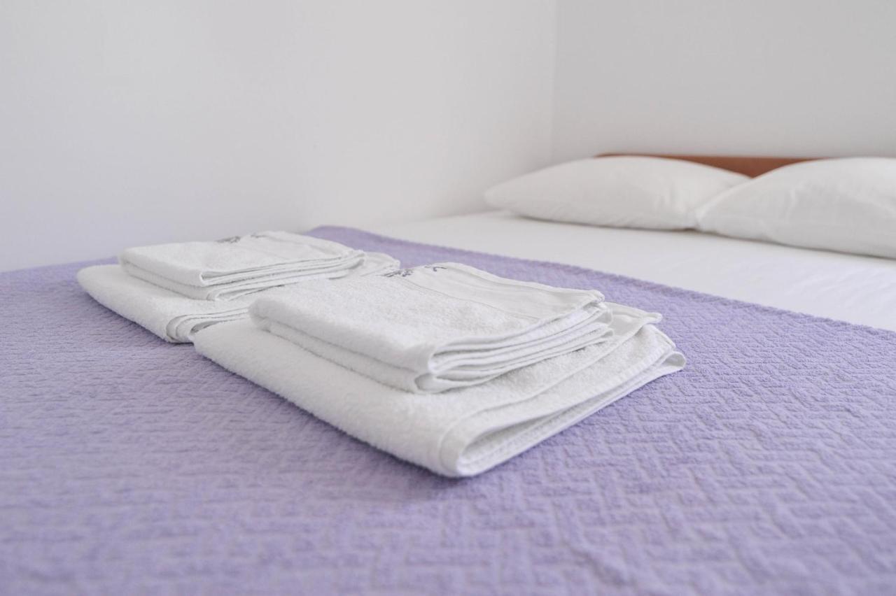 Apartmani Rebecca Vir Exterior foto