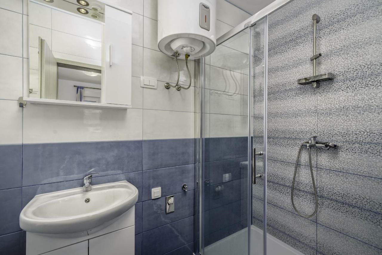 Apartmani Rebecca Vir Exterior foto