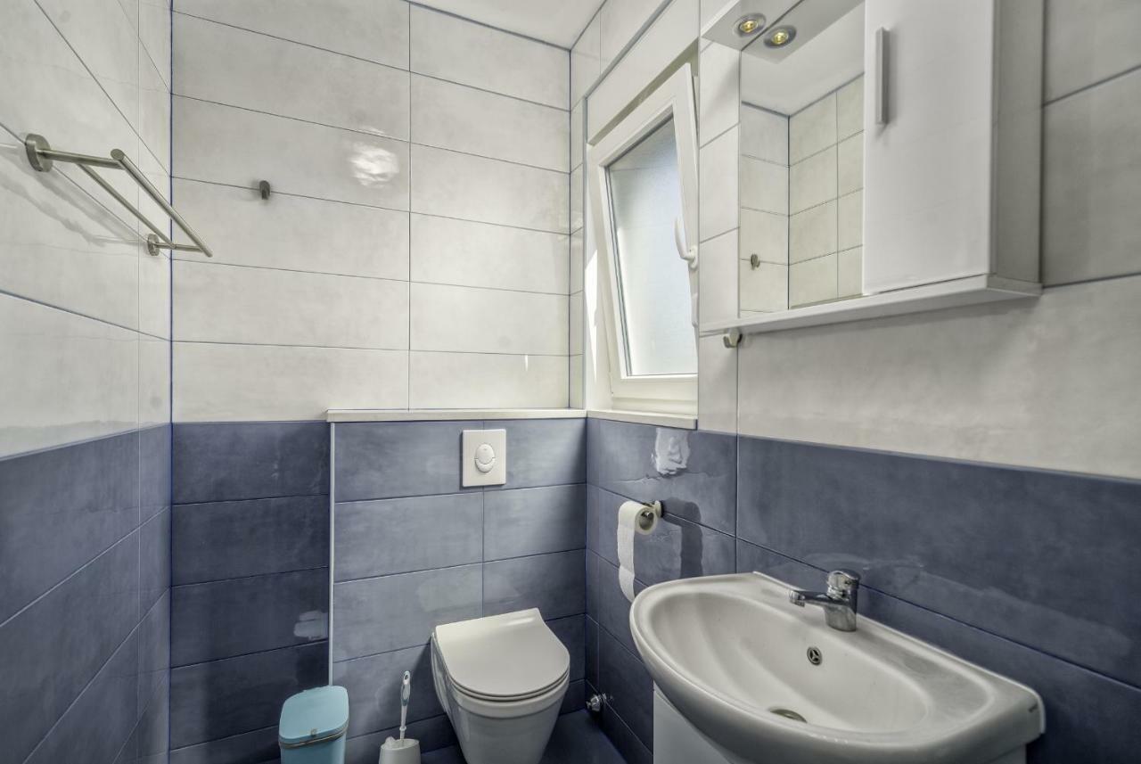 Apartmani Rebecca Vir Exterior foto